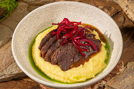 Говяжьи щечки с картофельным пюре