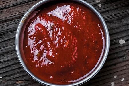 Томатный с чесноком