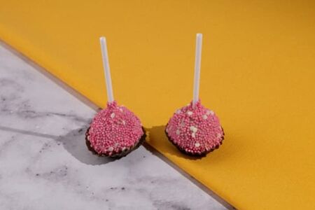 Кейк-попс клубничный