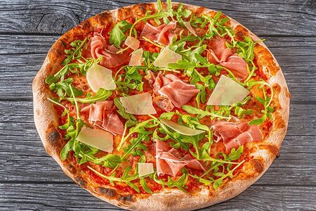 Пицца с прошутто