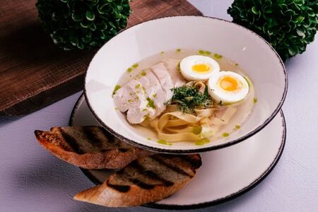 Суп куриный с домашней лапшой