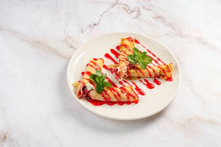 Блины с сыром маскарпоне и малиной