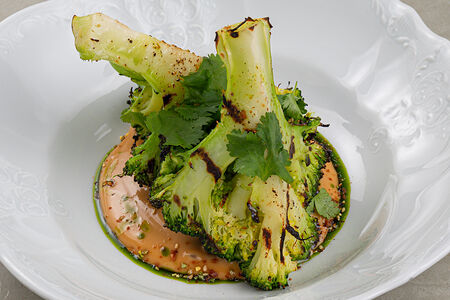 Брокколи с соусом из васаби