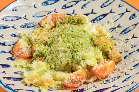 Салат Цезарь с креветками