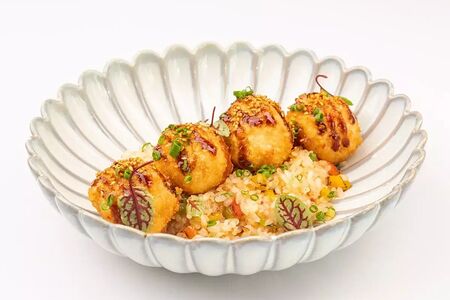 Жареный рис с хрустящим цыпленком