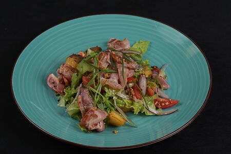 Теплый салат с беконом 