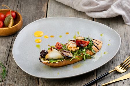 Брускетта с масляной рыбой