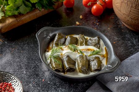 Долма из виноградных листьев