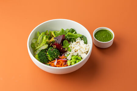 Овощной боул с брынзой и мятой