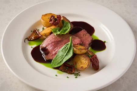 Филе Миньон, соус порто, картофель конфи