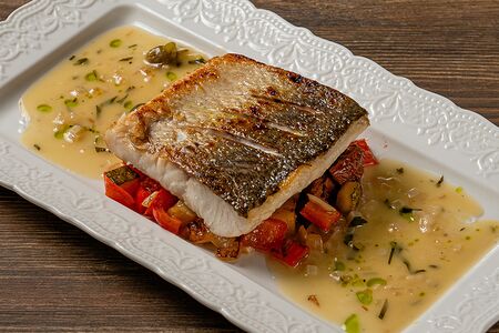 Запеченное филе муксуна в соли с рататуем