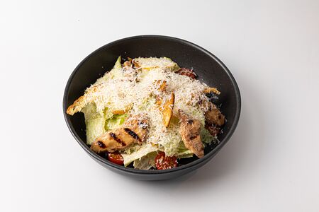 Салат Цезарь с цыпленком