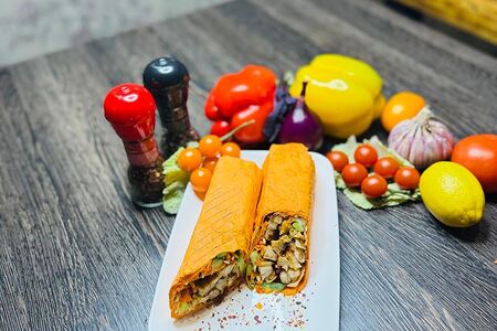 Шаурма в сырном лаваше