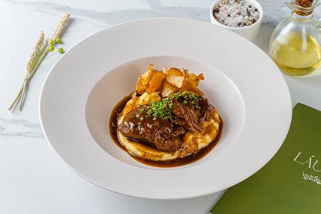 Говяжья щёчка с картофельным пюре