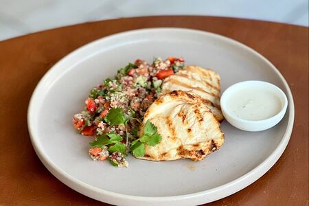 Курица гриль с табуле и киноа