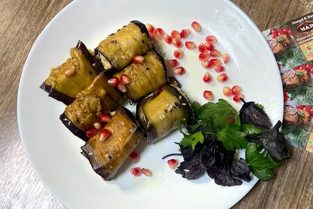 Рулеты из баклажанов с орехами и сыром