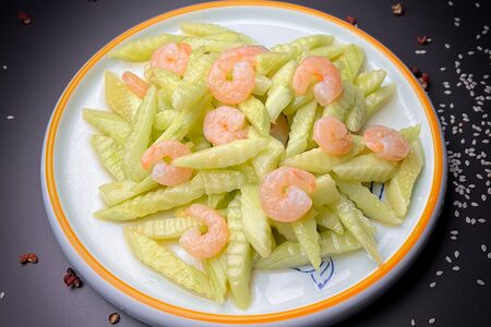 Салат из огурцов с креветками