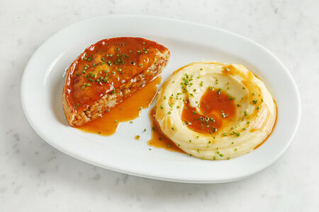 Куриный пирог с соусом жу