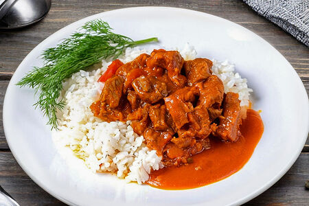 Рис с гуляшом 