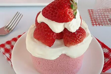 Клубничный рулет