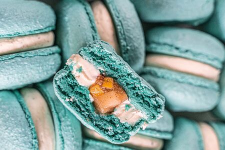 Макаронс Груша-горгондзола