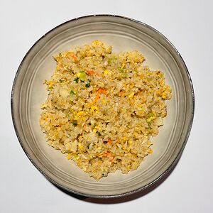 Жареный рис с овощами 