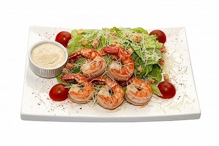 Салат Цезарь с тигровыми креветками