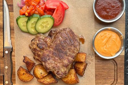 Стейк из свиной шеи по-сербски