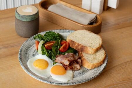 Глазунья с беконом