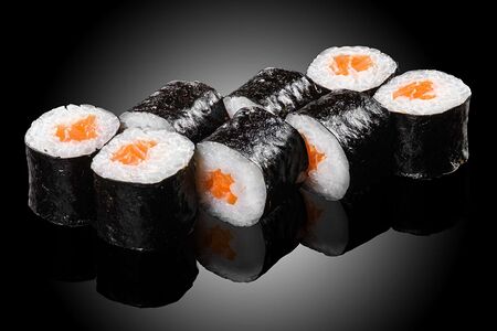 Ролл с лососем