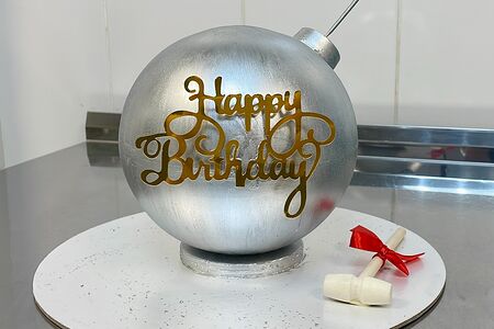 Торт Бомба с корпусом из молочного шоколада