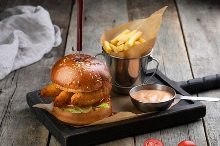 Nuggets Burger с соусом сладкий чили