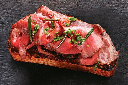 Брускетта с ростбифом