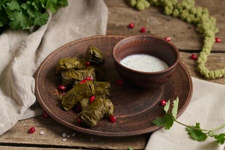 Долма в виноградных листьях