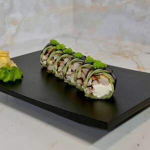 Ролл Сашими с угрём, креветкой и огурцом