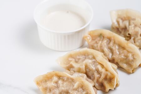 Гёдза с лососем на пару