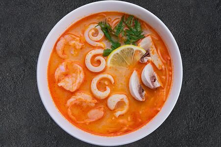 Том ям Кунг с морепродуктами