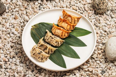 Гёдза с креветками и снежным крабом