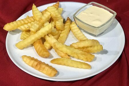Картофель фри с сырным соусом