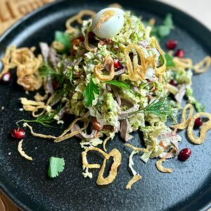 Салат с языком, грибами и овощами гриль