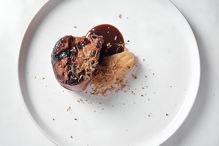 Филе-миньон в соусе демиглас