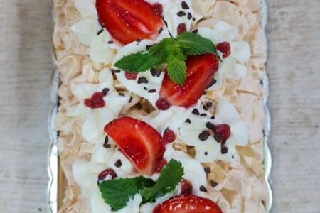 Меренговый рулет Малина