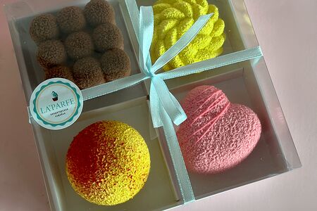 Набор из муссовых пирожных