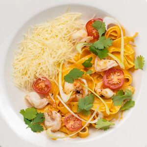 Паста с креветками в соусе Том ям