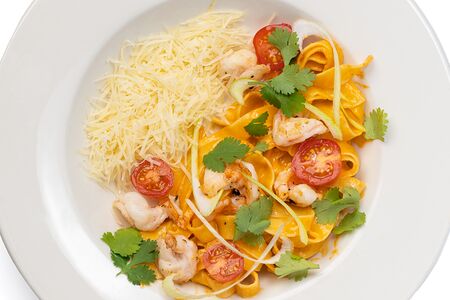 Паста с креветками в соусе Том ям