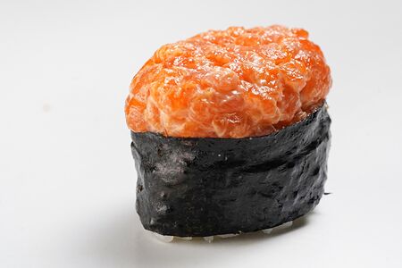 Гункан Лосось спайси