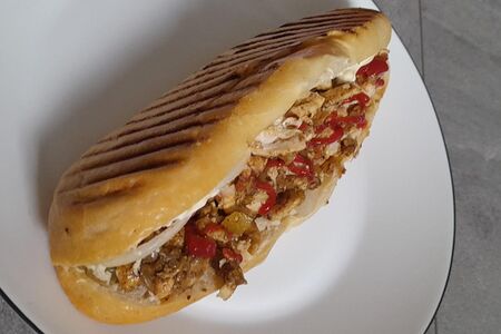 Фино-бургер с курицей по-египетски