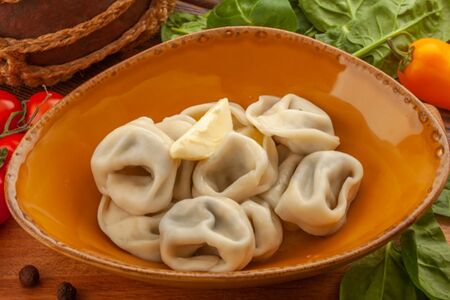 Пельмени с сыром сулгуни и шпинатом