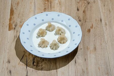 Пельмешки по-грузински со сметаной 