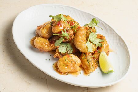 Креветки, кальмары, цукини в темпуре